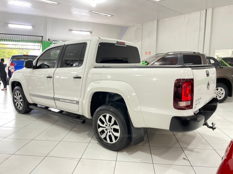 AMAROK 2.0 DARK LABEL 4X4 CD 16V TURBO INTERCOOLER DIESEL 4P AUTOMÁTICO - 2015 - SAPUCAIA DO SUL