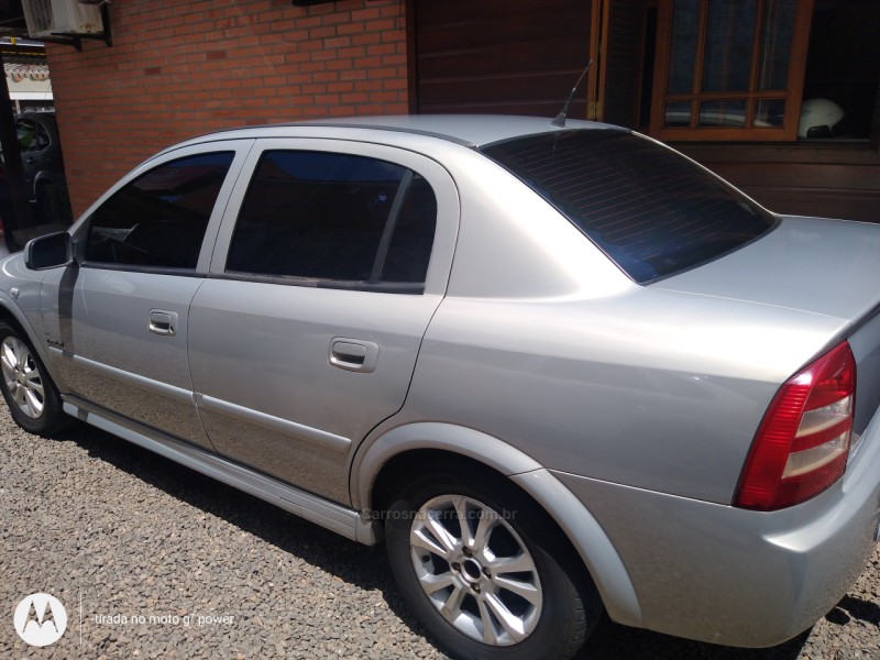 ASTRA 1.8 MPFI COMFORT SEDAN 8V FLEX 4P MANUAL - 2005 - SAPIRANGA