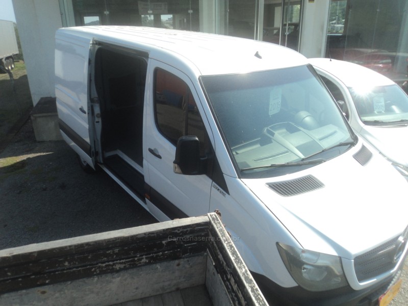 SPRINTER 2.2 415 CDI FURGÃO 14 BI-TURBO DIESEL MANUAL - 2019 - FARROUPILHA