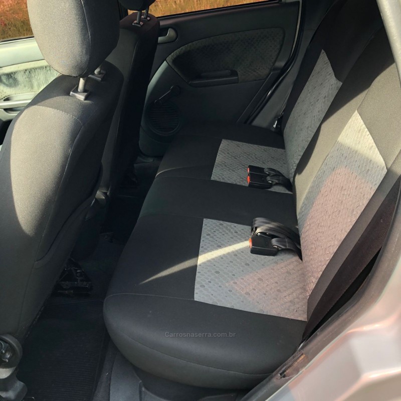 FIESTA 1.6 ROCAM HATCH 8V FLEX 4P MANUAL - 2011 - PAROBé