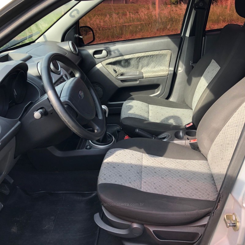 FIESTA 1.6 ROCAM HATCH 8V FLEX 4P MANUAL - 2011 - PAROBé