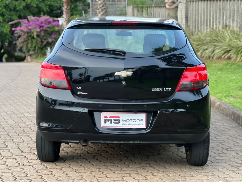 ONIX 1.4 MPFI LTZ 8V FLEX 4P MANUAL - 2014 - NOVO HAMBURGO