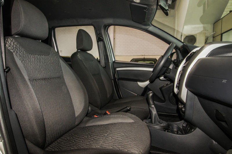 DUSTER 1.6 EXPRESSION 4X2 16V FLEX 4P MANUAL - 2020 - NOVO HAMBURGO