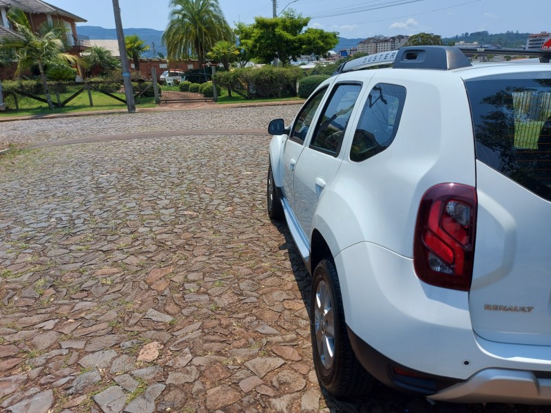 DUSTER 1.6 DYNAMIQUE 4X2 16V FLEX 4P MANUAL - 2018 - DOIS IRMãOS