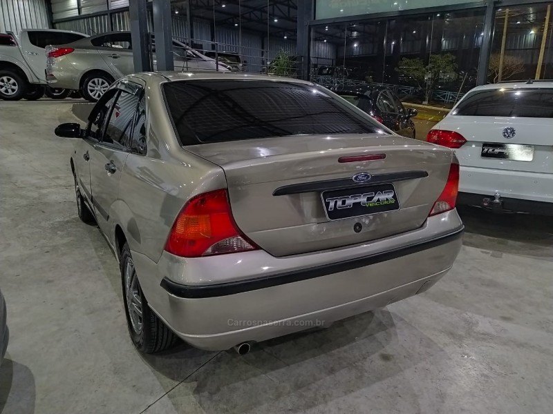 FOCUS 1.6 GLX SEDAN 8V GASOLINA 4P MANUAL - 2005 - CAMPO BOM
