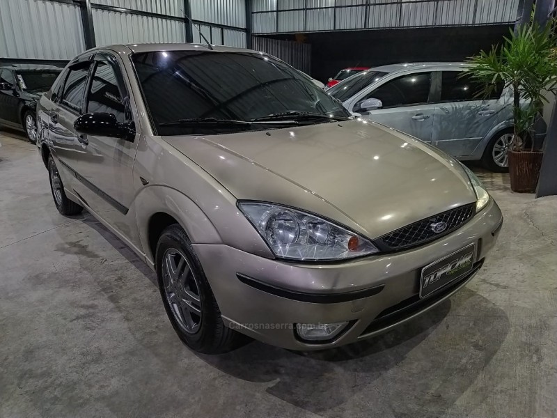 FOCUS 1.6 GLX SEDAN 8V GASOLINA 4P MANUAL - 2005 - CAMPO BOM