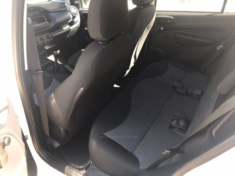 UNO 1.0 EVO ATTRACTIVE 8V FLEX 4P MANUAL - 2017 - TRêS COROAS