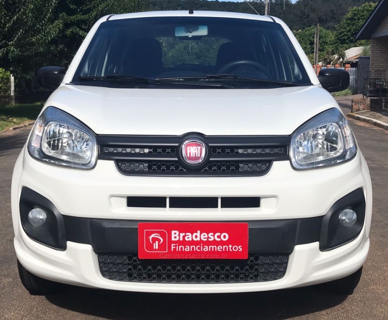 UNO 1.0 EVO ATTRACTIVE 8V FLEX 4P MANUAL - 2017 - TRêS COROAS