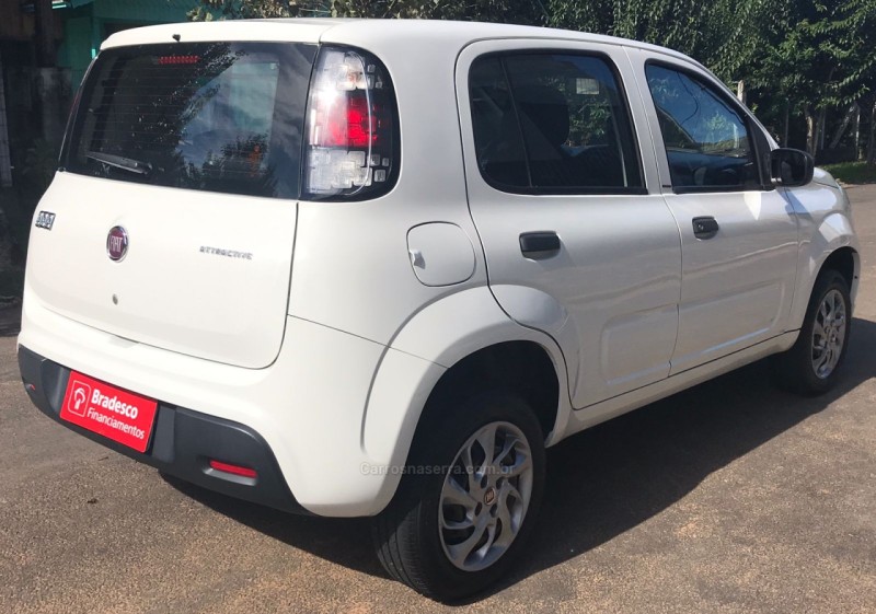 UNO 1.0 EVO ATTRACTIVE 8V FLEX 4P MANUAL - 2017 - TRêS COROAS