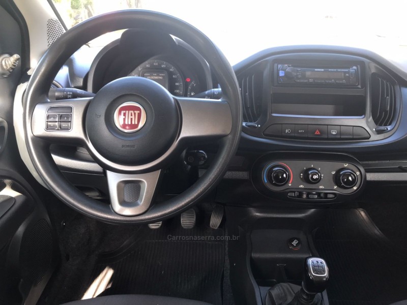 UNO 1.0 EVO ATTRACTIVE 8V FLEX 4P MANUAL - 2017 - TRêS COROAS