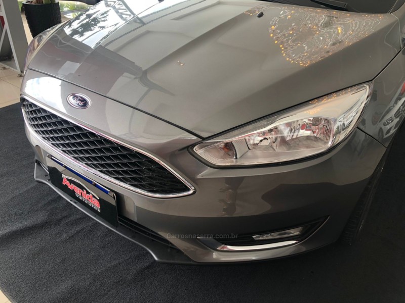 FOCUS 1.6 SE 16V FLEX 4P MANUAL - 2017 - IGREJINHA