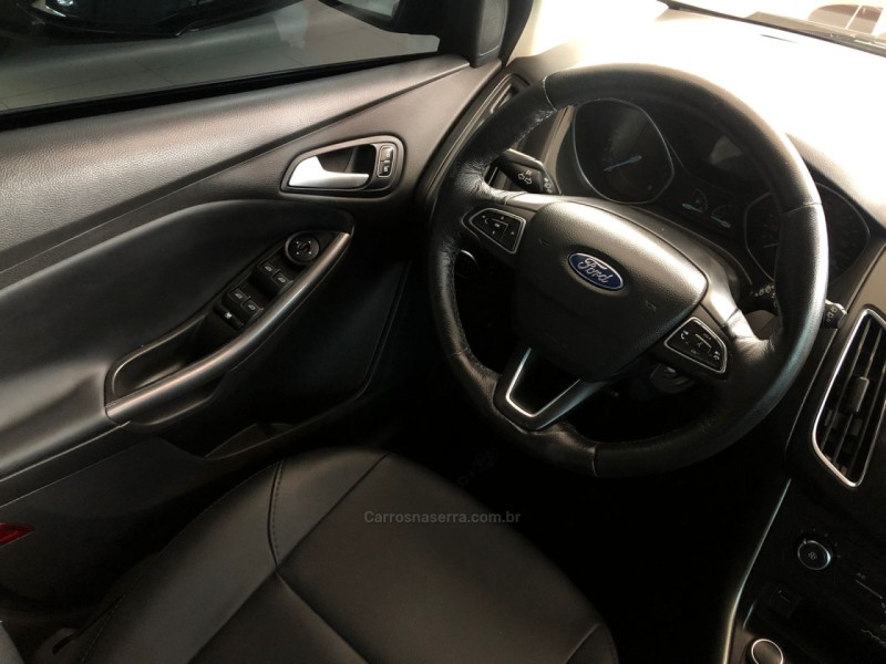 FOCUS 1.6 SE 16V FLEX 4P MANUAL - 2017 - IGREJINHA