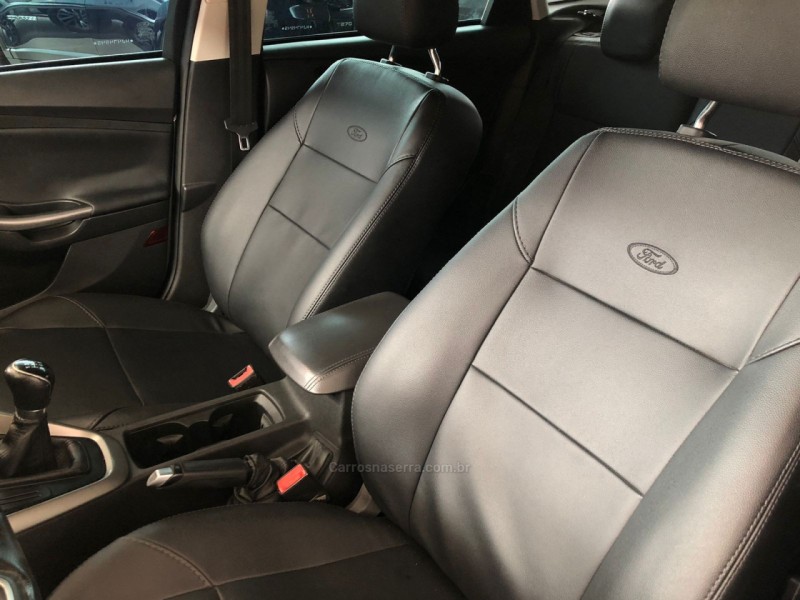 FOCUS 1.6 SE 16V FLEX 4P MANUAL - 2017 - IGREJINHA