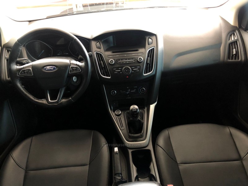 FOCUS 1.6 SE 16V FLEX 4P MANUAL - 2017 - IGREJINHA