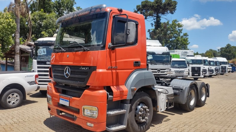 axor 2540 s 6x2 2011 portao
