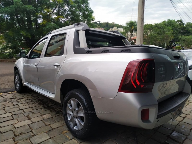 DUSTER OROCH 2.0 16V FLEX DYNAMIQUE 4P MANUAL - 2016 - MARAU