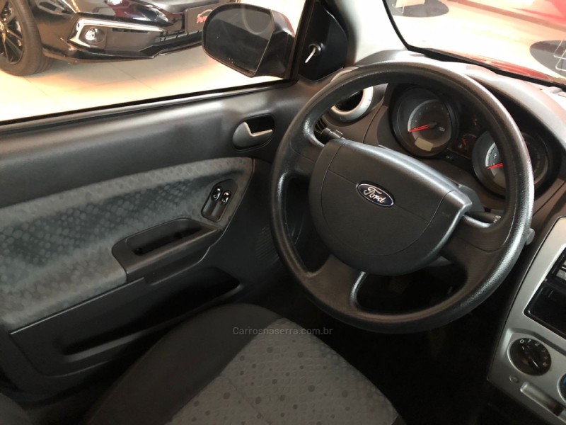 FIESTA 1.6 MPI HATCH 8V FLEX 4P MANUAL - 2011 - IGREJINHA