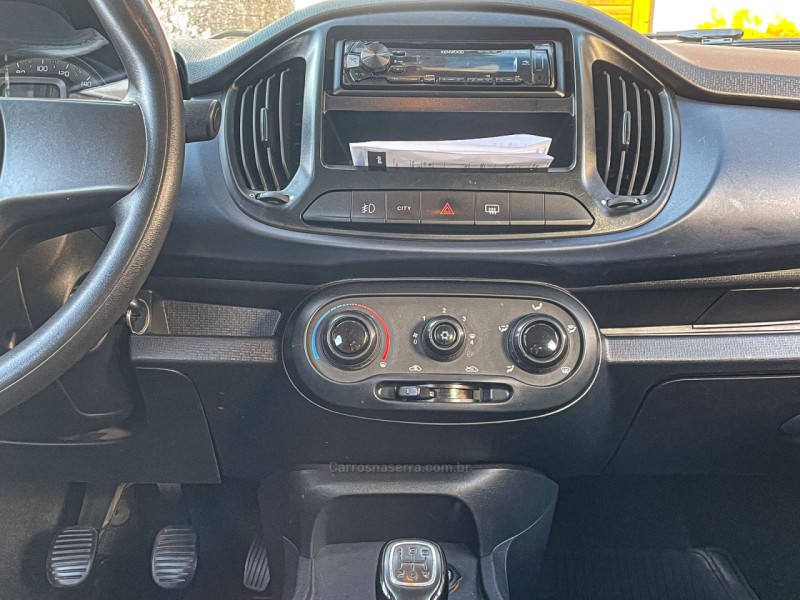 UNO 1.0 VIVACE 8V FLEX 4P MANUAL - 2017 - CANELA