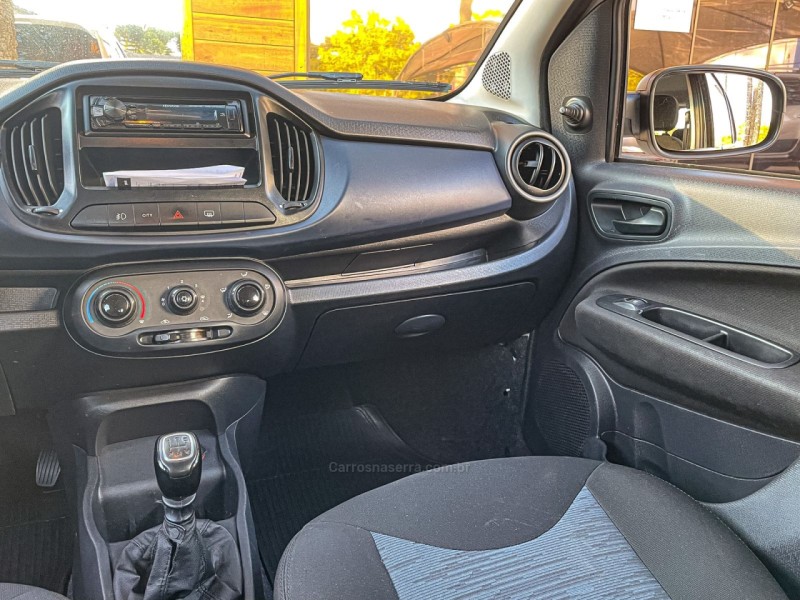 UNO 1.0 VIVACE 8V FLEX 4P MANUAL - 2017 - CANELA
