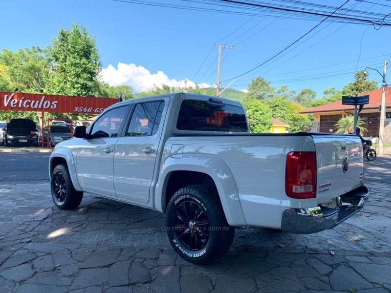 AMAROK 2.0 HIGHLINE 4X4 CD 16V TURBO INTERCOOLER DIESEL 4P AUTOMÁTICO - 2015 - TRêS COROAS