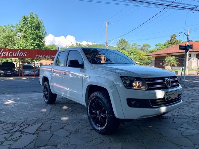 AMAROK 2.0 HIGHLINE 4X4 CD 16V TURBO INTERCOOLER DIESEL 4P AUTOMÁTICO - 2015 - TRêS COROAS