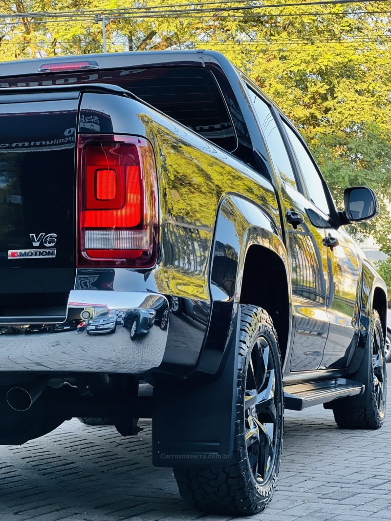 AMAROK 3.0 V6 TDI HIGHLINE CD DIESEL 4MOTION AUTOMÁTICO - 2018 - ESTâNCIA VELHA