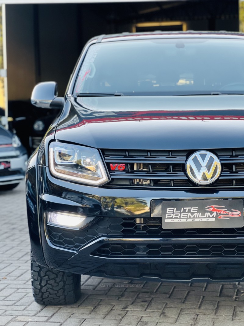AMAROK 3.0 V6 TDI HIGHLINE CD DIESEL 4MOTION AUTOMÁTICO - 2018 - ESTâNCIA VELHA