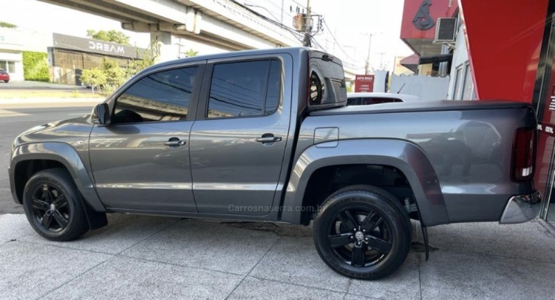 AMAROK 3.0 V6 TDI HIGHLINE CD DIESEL 4MOTION AUTOMÁTICO - 2019 - NOVO HAMBURGO