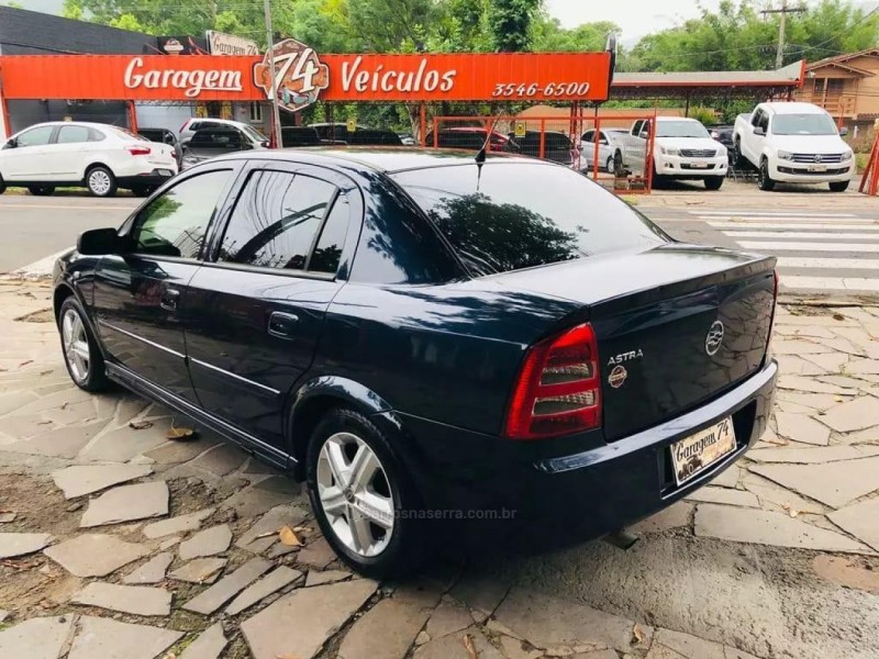 ASTRA 2.0 MPFI COMFORT SEDAN 8V FLEX 4P MANUAL - 2005 - TRêS COROAS