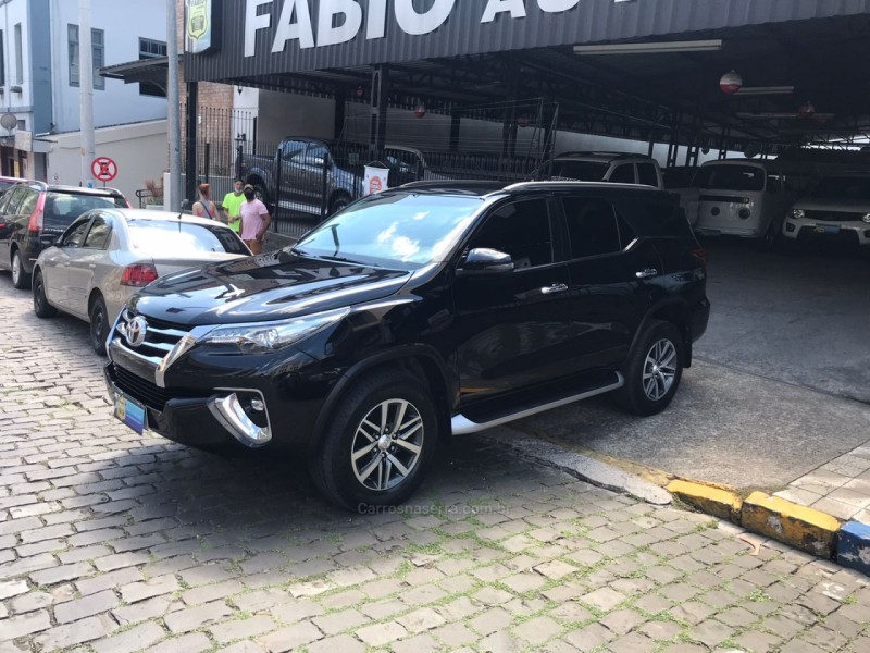 HILUX SW4 2.8 SRX 4X4 7 LUGARES 16V TURBO INTERCOOLER DIESEL 4P AUTOMÁTICO - 2020 - GARIBALDI