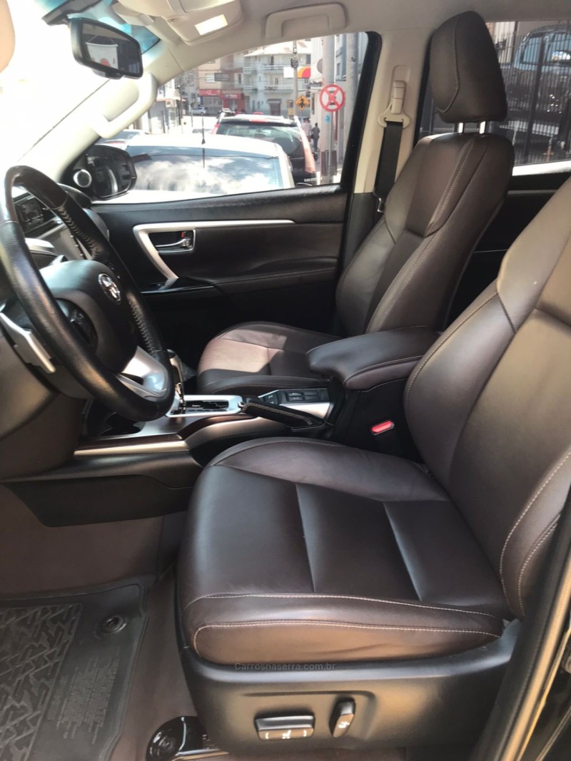 HILUX SW4 2.8 SRX 4X4 7 LUGARES 16V TURBO INTERCOOLER DIESEL 4P AUTOMÁTICO - 2020 - GARIBALDI