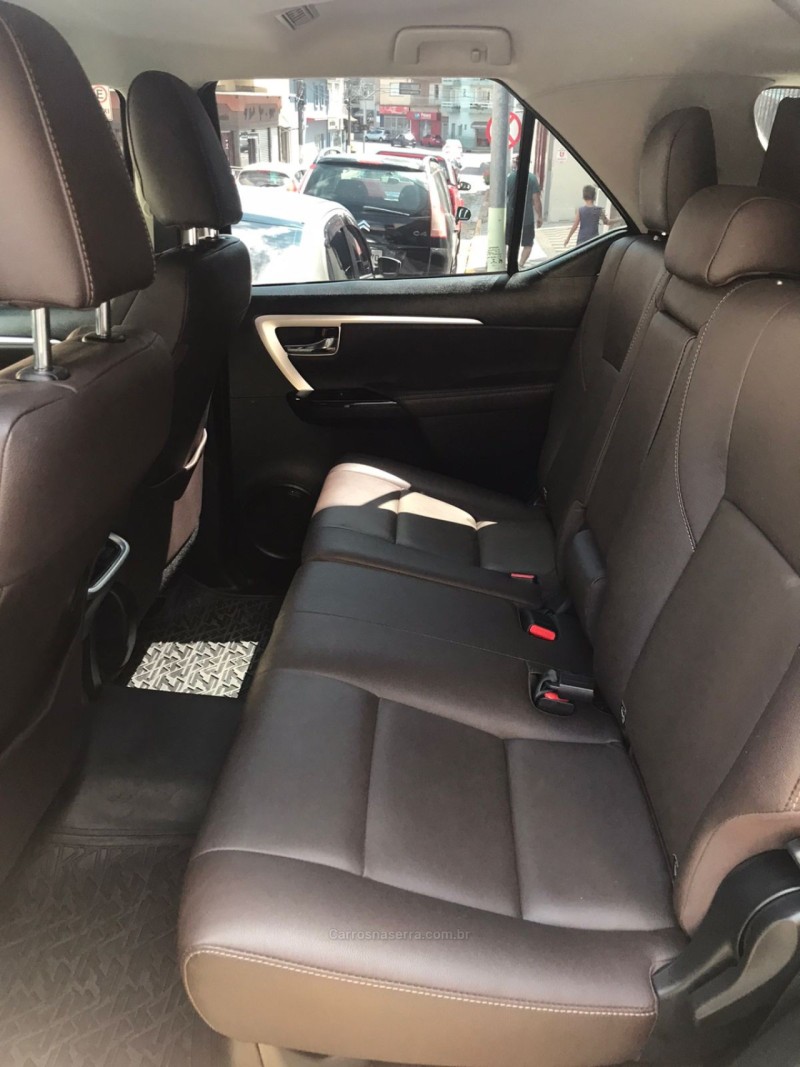 HILUX SW4 2.8 SRX 4X4 7 LUGARES 16V TURBO INTERCOOLER DIESEL 4P AUTOMÁTICO - 2020 - GARIBALDI