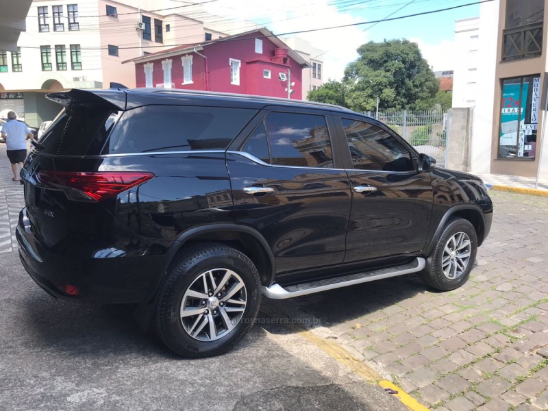 HILUX SW4 2.8 SRX 4X4 7 LUGARES 16V TURBO INTERCOOLER DIESEL 4P AUTOMÁTICO - 2020 - GARIBALDI
