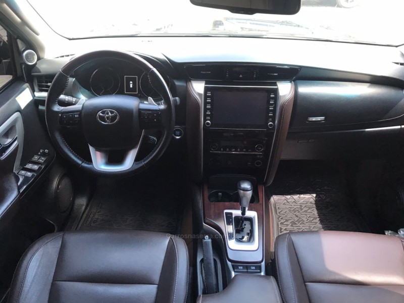 HILUX SW4 2.8 SRX 4X4 7 LUGARES 16V TURBO INTERCOOLER DIESEL 4P AUTOMÁTICO - 2020 - GARIBALDI