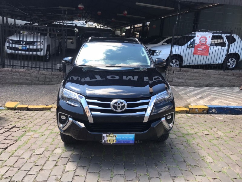 HILUX SW4 2.8 SRX 4X4 7 LUGARES 16V TURBO INTERCOOLER DIESEL 4P AUTOMÁTICO - 2020 - GARIBALDI