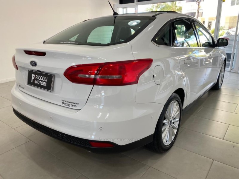 FOCUS 2.0 TITANIUM PLUS FASTBACK 16V FLEX 4P AUTOMÁTICO - 2017 - CAXIAS DO SUL