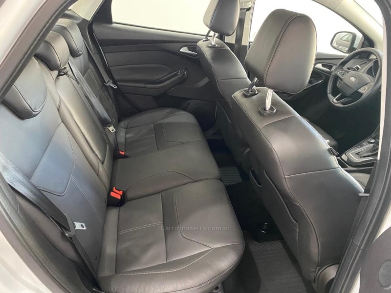 FOCUS 2.0 TITANIUM PLUS FASTBACK 16V FLEX 4P AUTOMÁTICO - 2017 - CAXIAS DO SUL