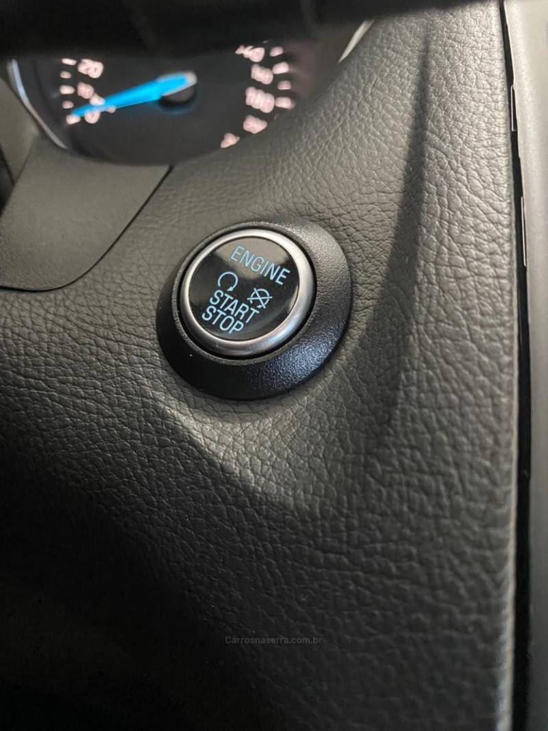 FOCUS 2.0 TITANIUM PLUS FASTBACK 16V FLEX 4P AUTOMÁTICO - 2017 - CAXIAS DO SUL