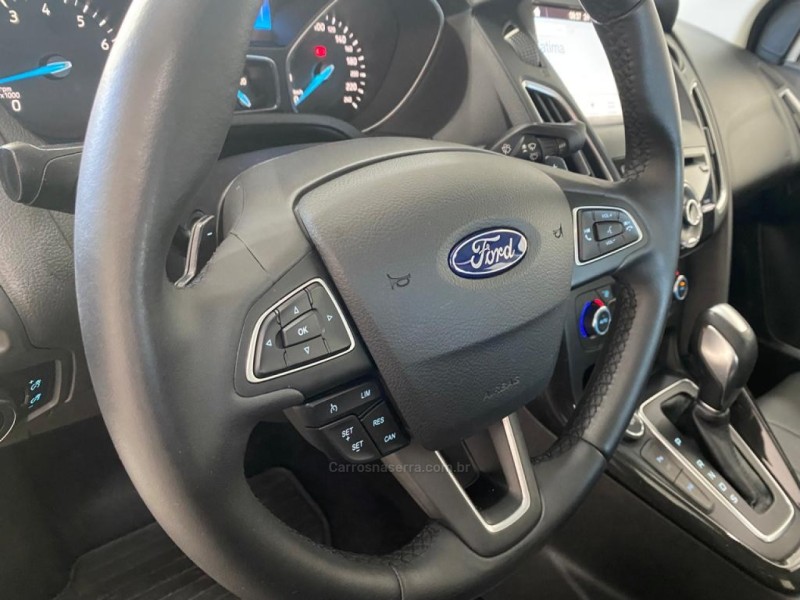 FOCUS 2.0 TITANIUM PLUS FASTBACK 16V FLEX 4P AUTOMÁTICO - 2017 - CAXIAS DO SUL