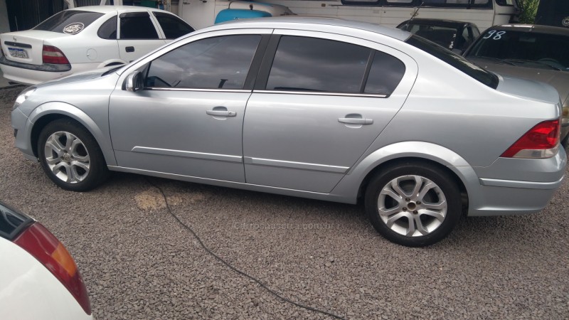 VECTRA 2.0 MPFI ELEGANCE 8V FLEX 4P MANUAL