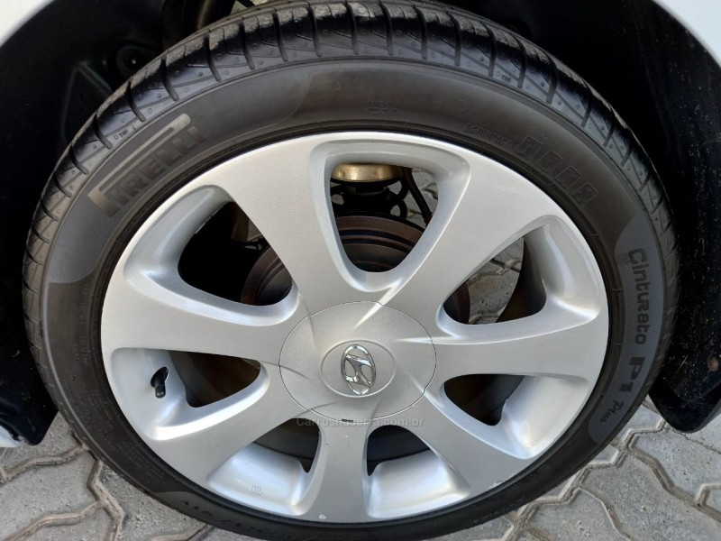 ELANTRA 1.8 GLS 16V FLEX AUTOMÁTICO - 2013 - SãO SEBASTIãO DO CAí
