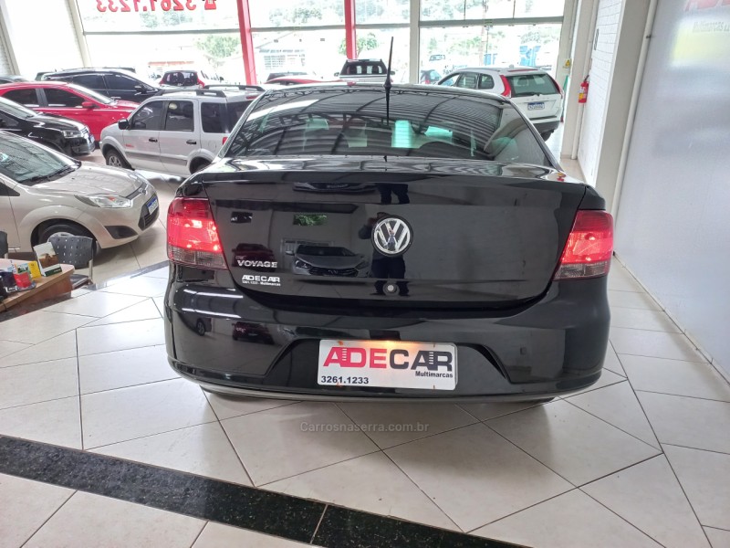 VOYAGE 1.0 MI TRENDLINE 8V FLEX 4P MANUAL - 2012 - FARROUPILHA