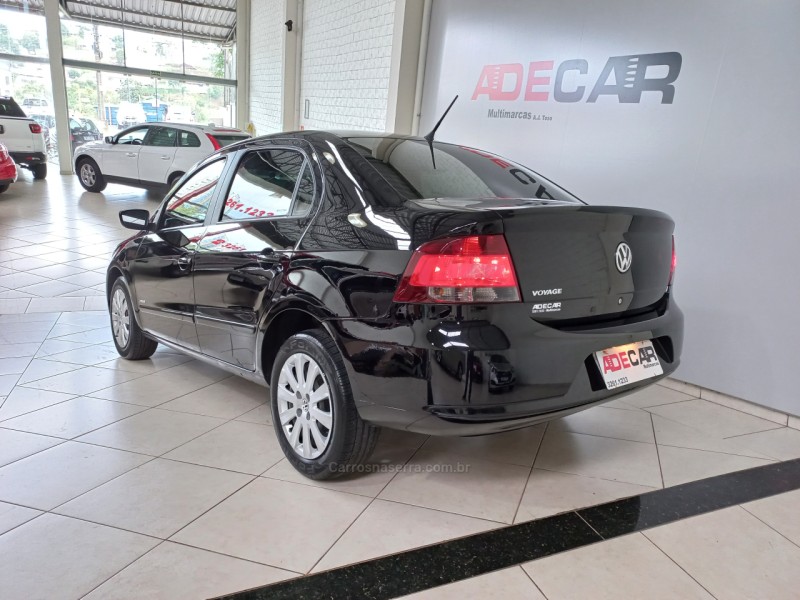 VOYAGE 1.0 MI TRENDLINE 8V FLEX 4P MANUAL - 2012 - FARROUPILHA