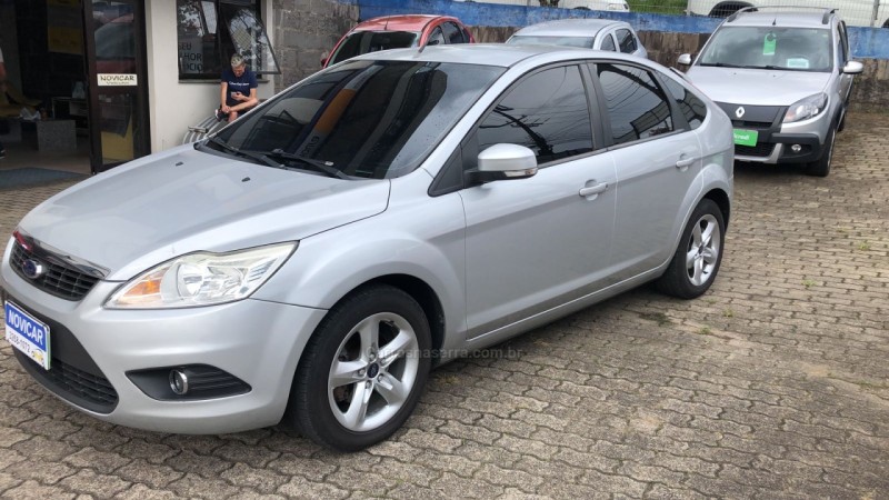 FOCUS 2.0 GLX 16V FLEX 4P MANUAL - 2011 - FARROUPILHA