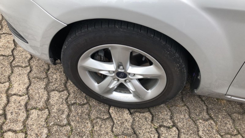 FOCUS 2.0 GLX 16V FLEX 4P MANUAL - 2011 - FARROUPILHA