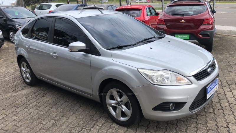 FOCUS 2.0 GLX 16V FLEX 4P MANUAL - 2011 - FARROUPILHA