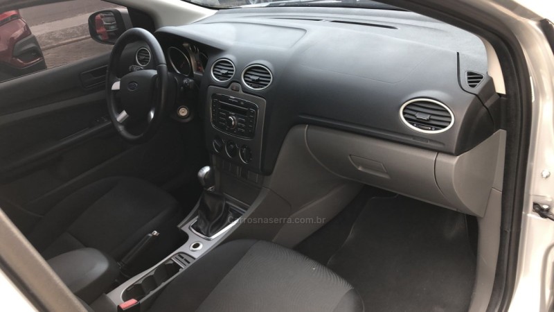FOCUS 2.0 GLX 16V FLEX 4P MANUAL - 2011 - FARROUPILHA