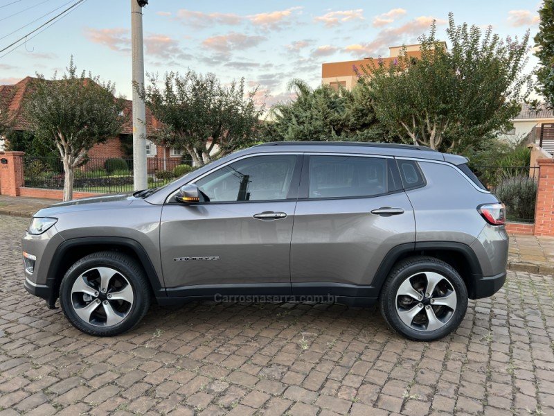 COMPASS 2.0 16V FLEX LONGITUDE AUTOMÁTICO - 2017 - VACARIA