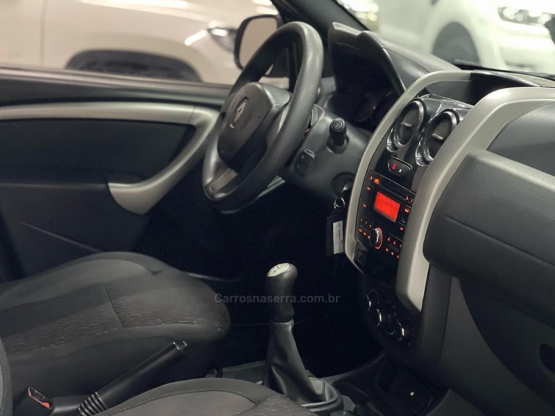 DUSTER 1.6 EXPRESSION 4X2 16V FLEX 4P MANUAL - 2017 - NOVO HAMBURGO