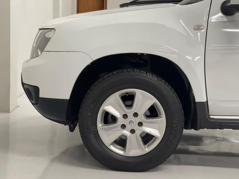 DUSTER 1.6 EXPRESSION 4X2 16V FLEX 4P MANUAL - 2017 - NOVO HAMBURGO